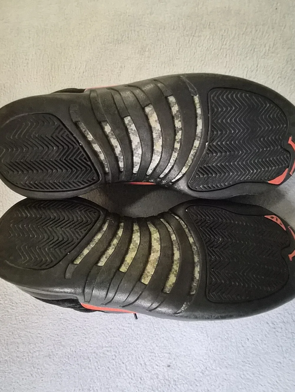 Jordan 23's black trainers, with red detailsSize US 11.5 #sneakers #basketball